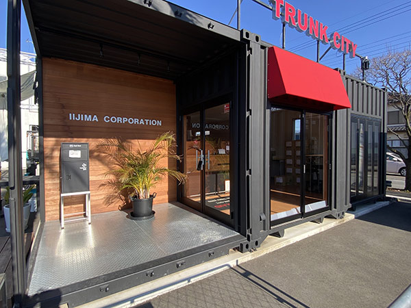 �C��R���e�i�̃J�X�^����E�h�A�A�J�����̎��t��